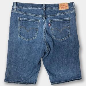 Levi's Bermuda Women's High Rise Shorts Size 31